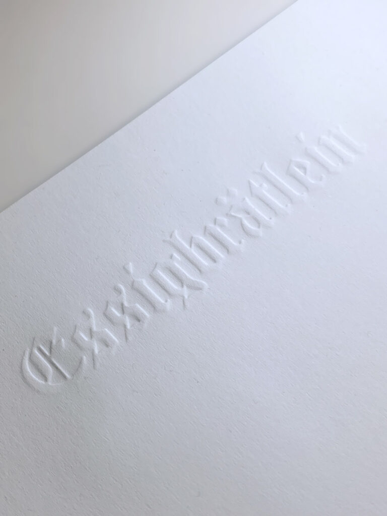 Menükarte und Briefpapier Design mit Blindprägung für Sternerestaurant