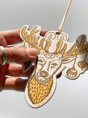 Zweifarbiger Letterpress Druck mit Formstanzung Geschenkanhänger Hirsch, Detailansicht